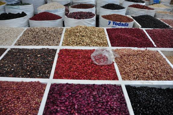 Todos os tipos de feijão no mercado de San Cristobal de Las Casas, no sul do México